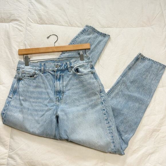 NWOT American Eagle Strigid Ripped Mom Jeans Light Wash Women’s Size 4 - Picture 4 of 9